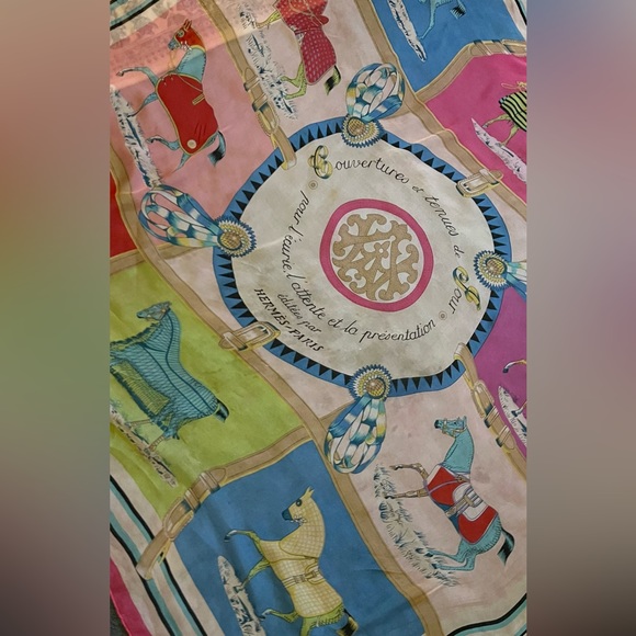Hermes Scarf/Shawl. ‘Couvertures et Tenues de Jour’. 100% Silk. Made in France. - Picture 12 of 16